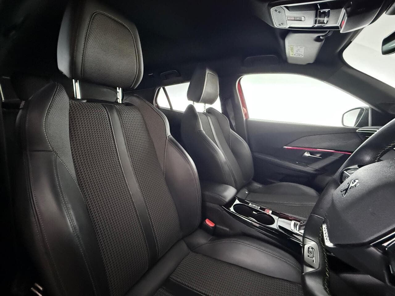 Peugeot 2008 thumbnail Seat Driver