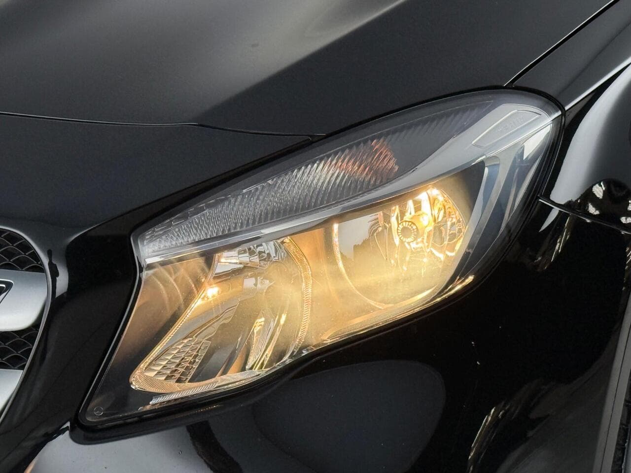 Mercedes-Benz GLA thumbnail Lights Front