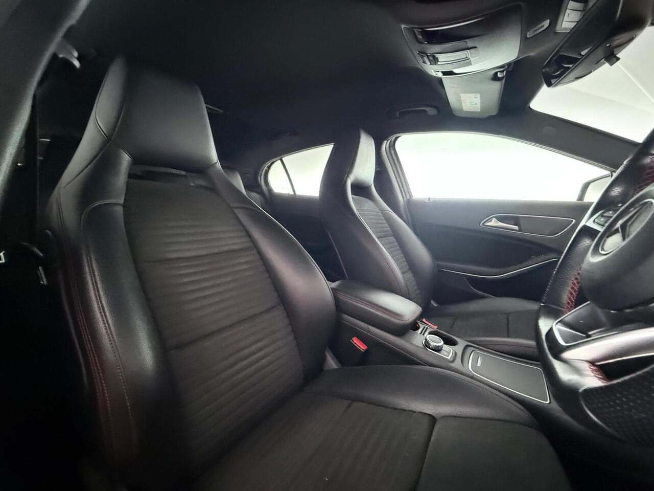 Mercedes-Benz GLA thumbnail Seat Driver