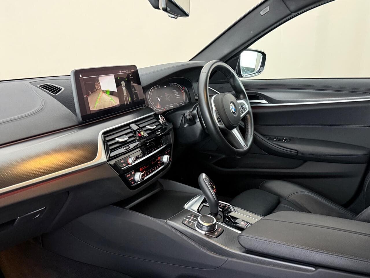BMW 5 Series thumbnail Interior Front