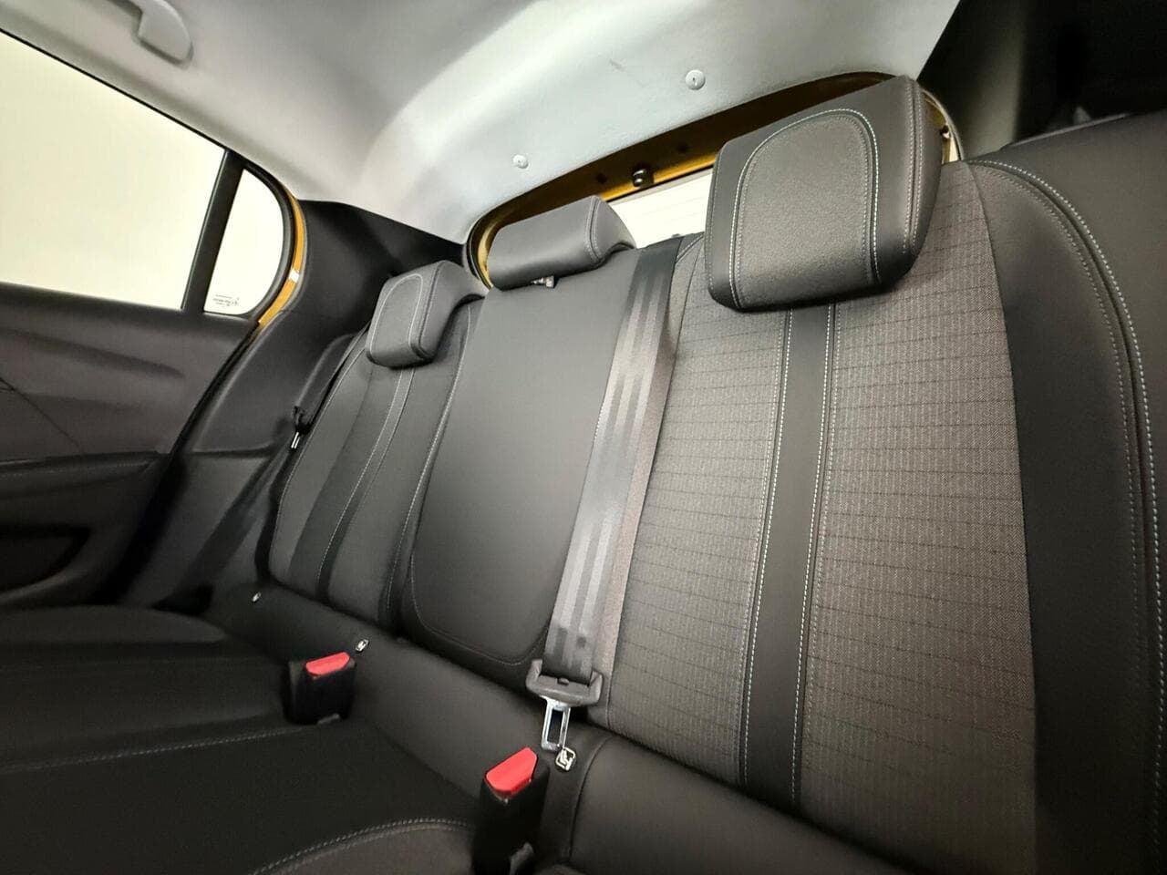 Peugeot 208 thumbnail Seats Rear