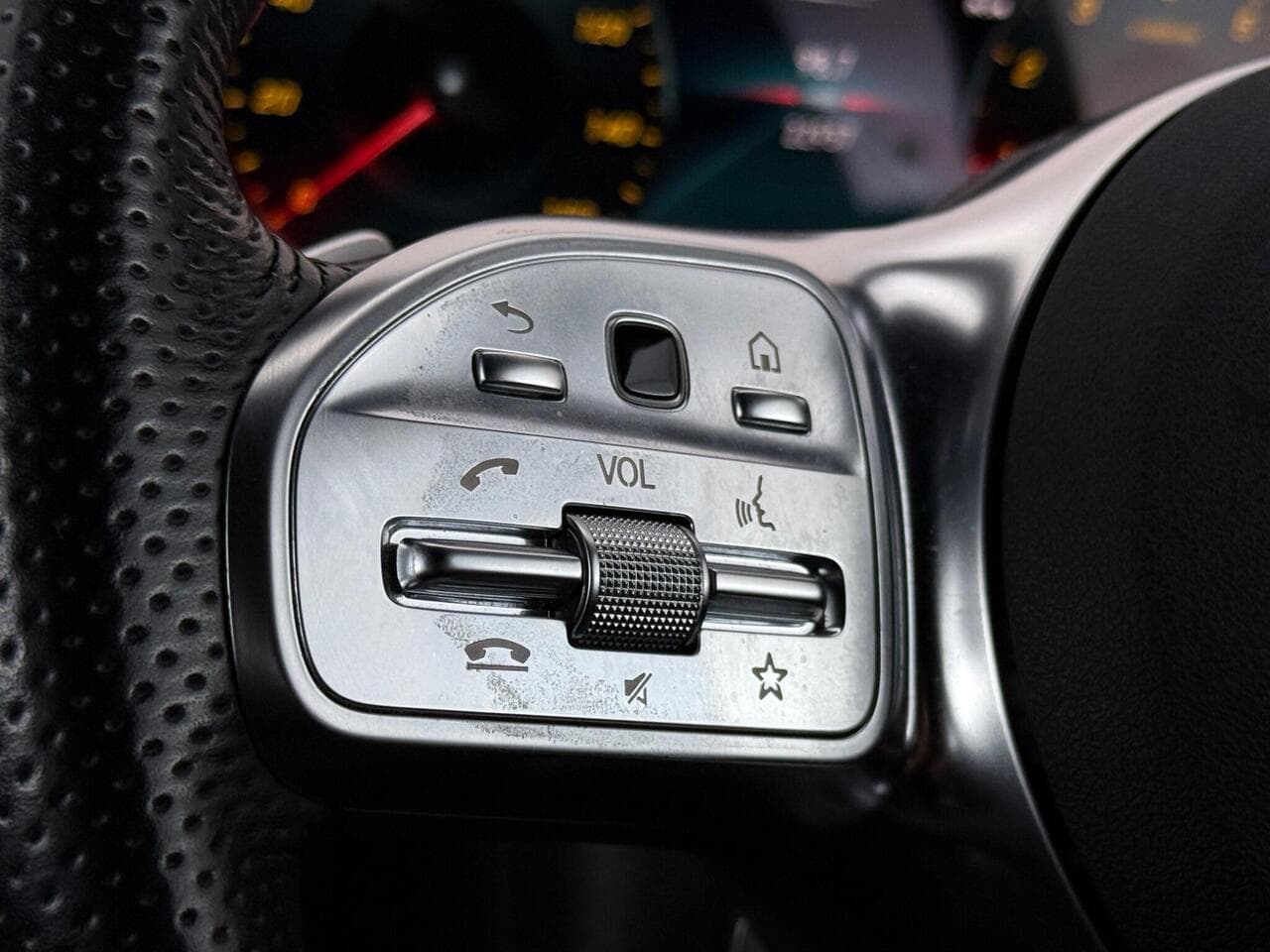 Mercedes-Benz CLA thumbnail Misc Controls