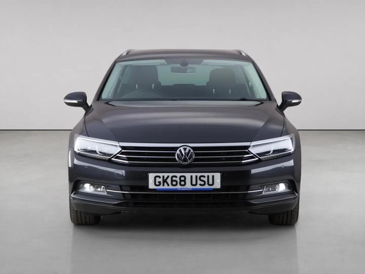 Volkswagen Passat thumbnail Front