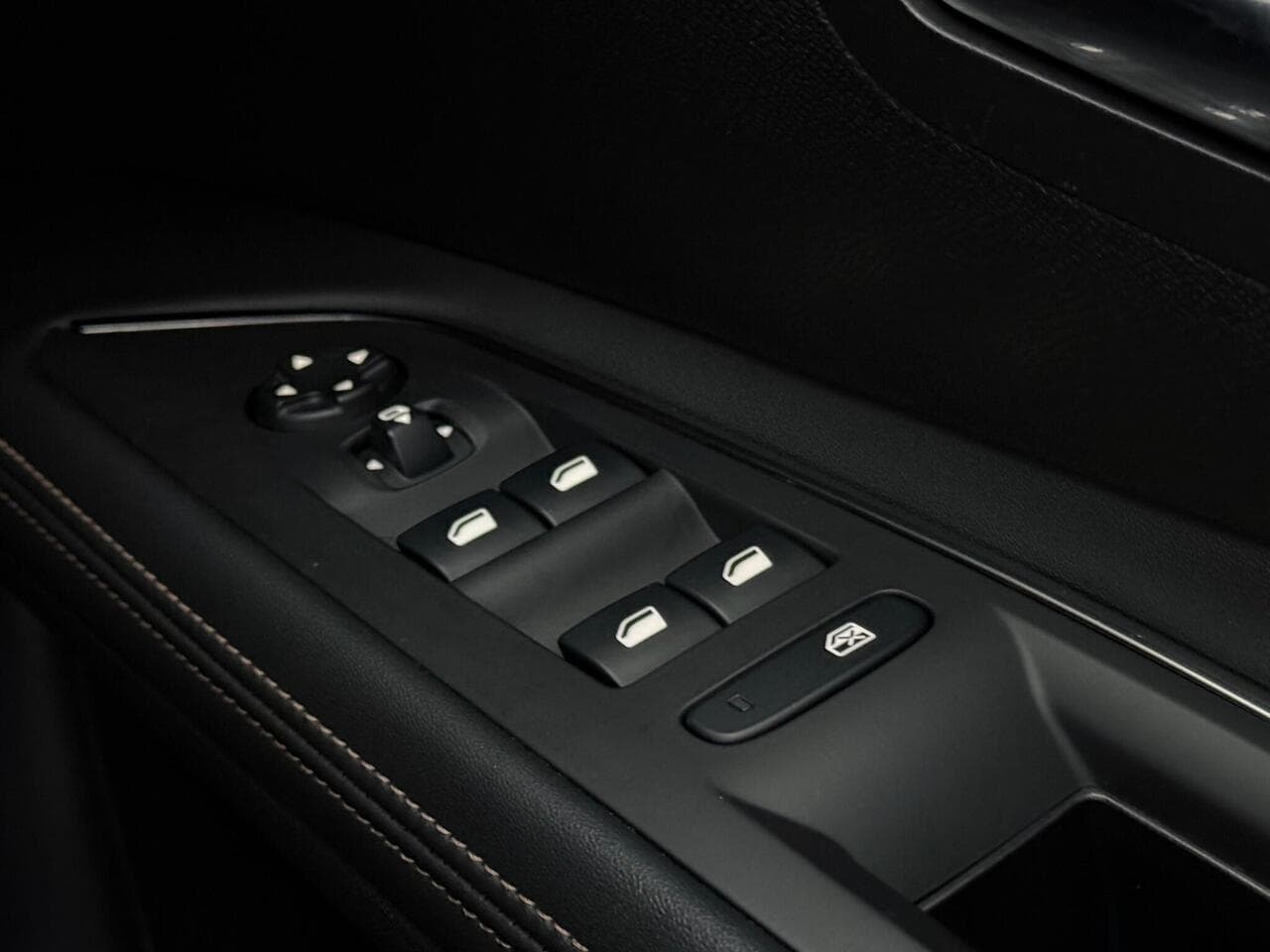Peugeot 5008 thumbnail Misc Controls