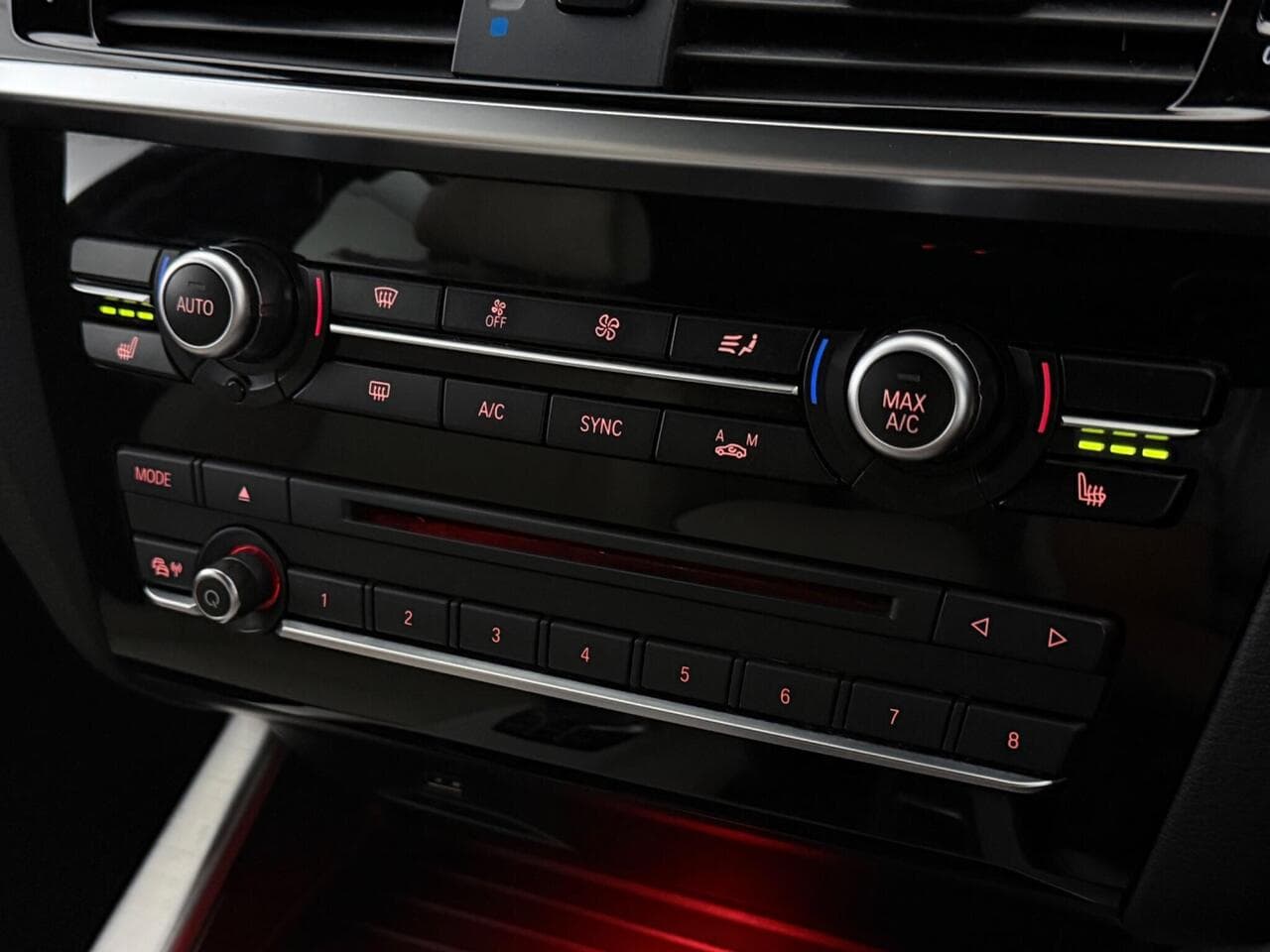 BMW X4 thumbnail Infotainment System