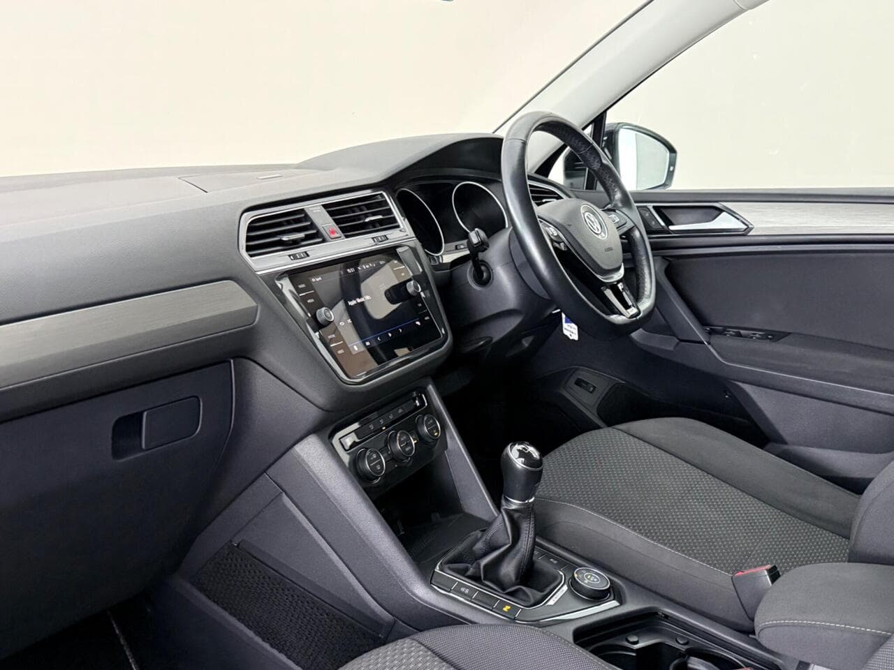 Volkswagen Tiguan Allspace thumbnail Interior Front