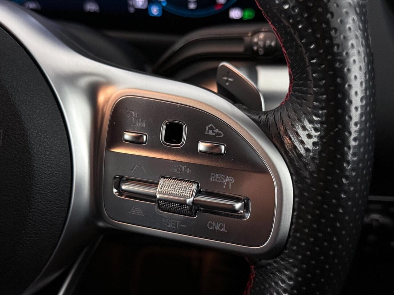 Mercedes-Benz GLB thumbnail Misc Controls