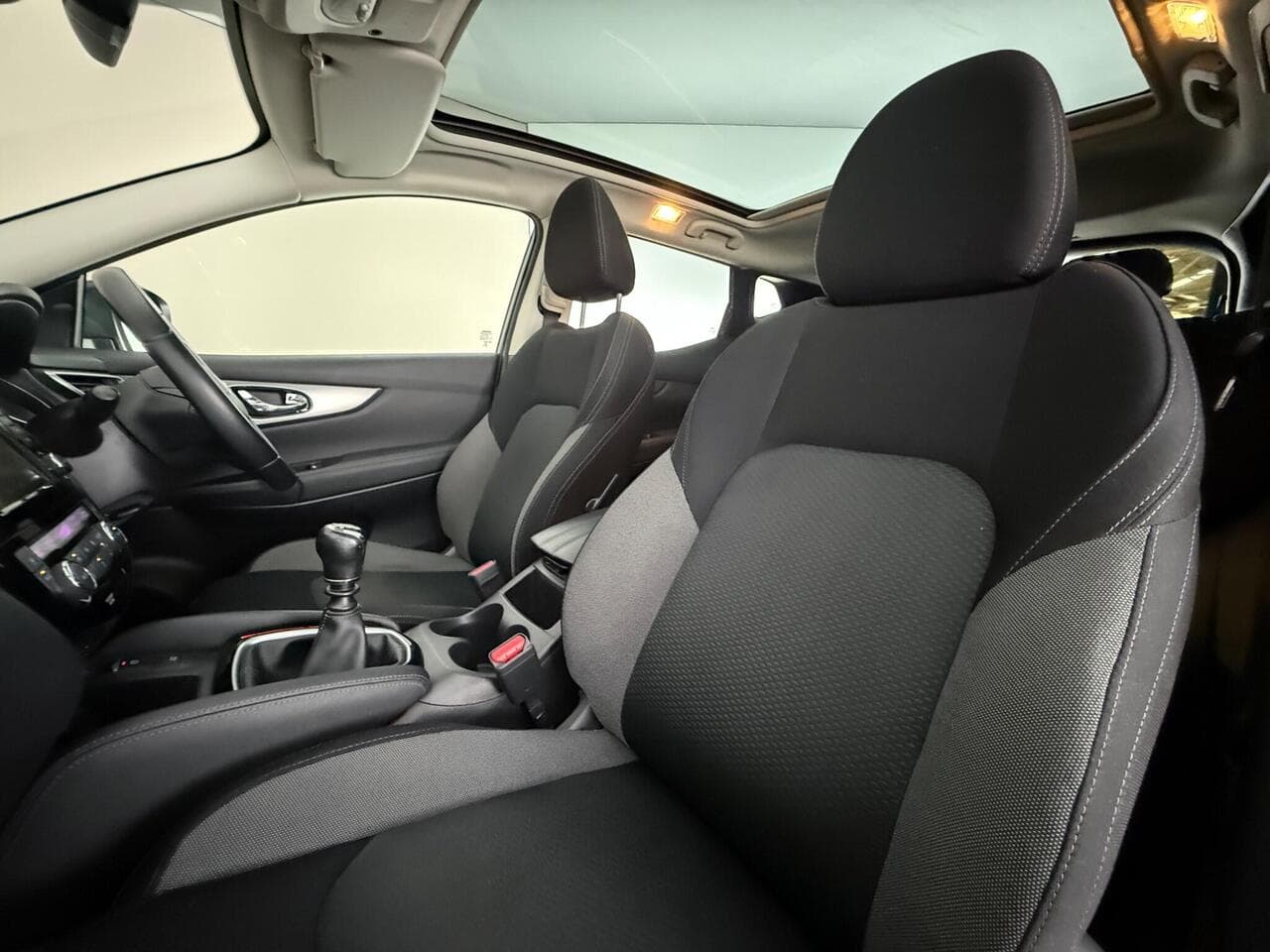 Nissan Qashqai thumbnail Seat Front Passenger