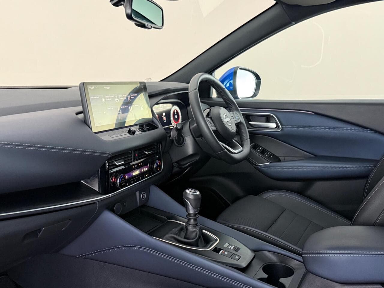 Nissan Qashqai thumbnail Interior Front