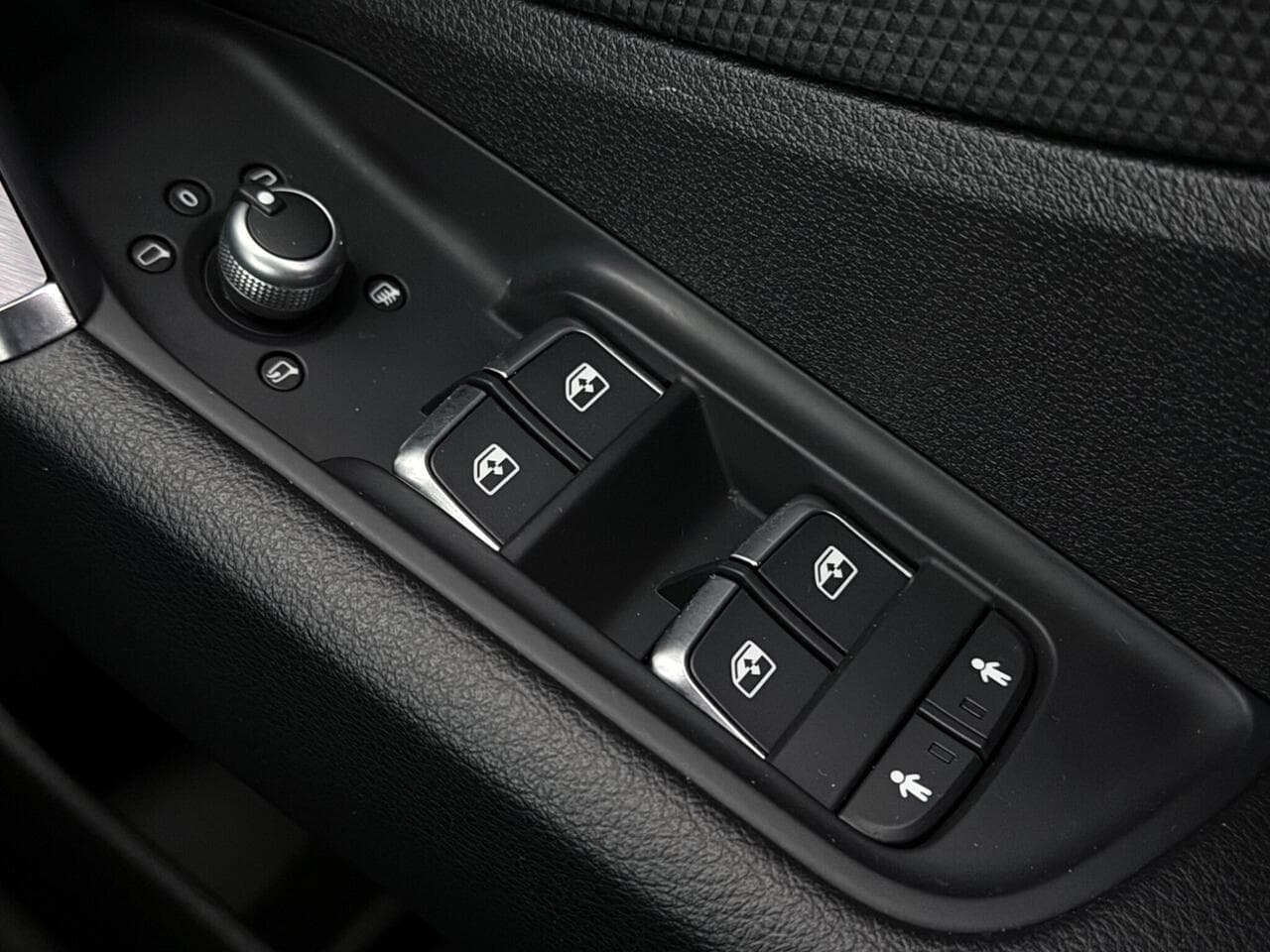 Audi Q2 thumbnail Misc Controls