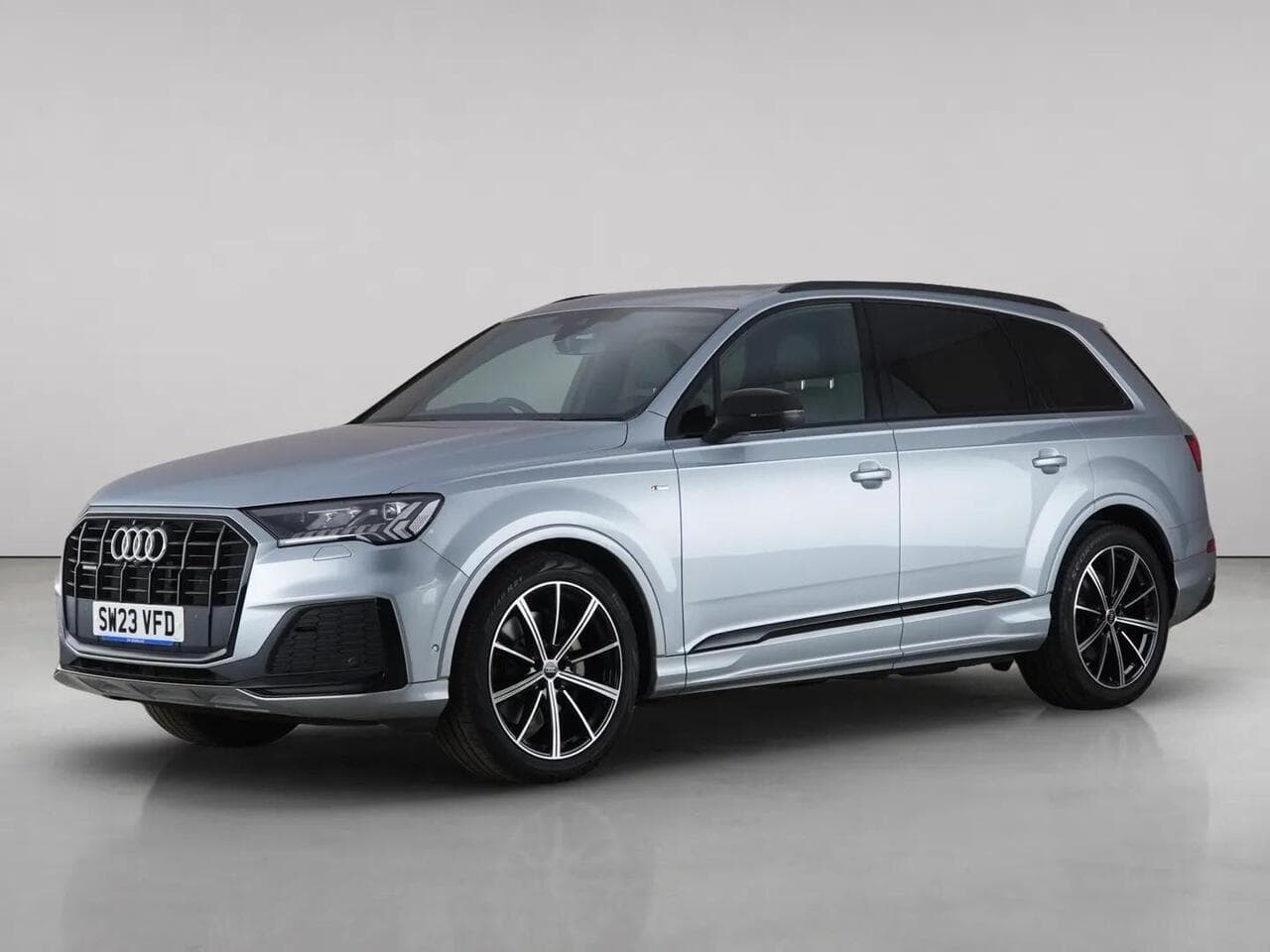Audi Q7 thumbnail Front Left