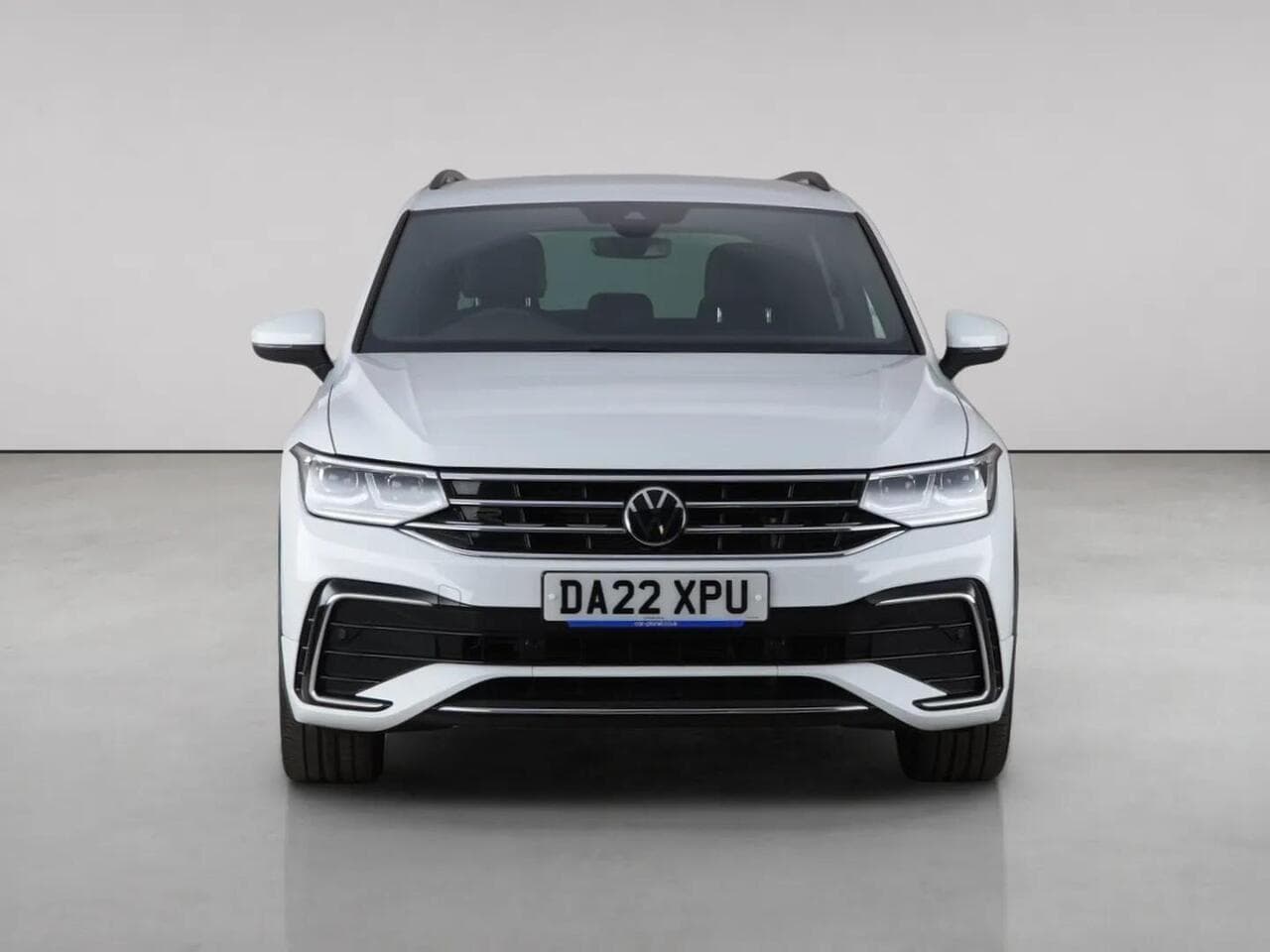 Volkswagen Tiguan thumbnail Front