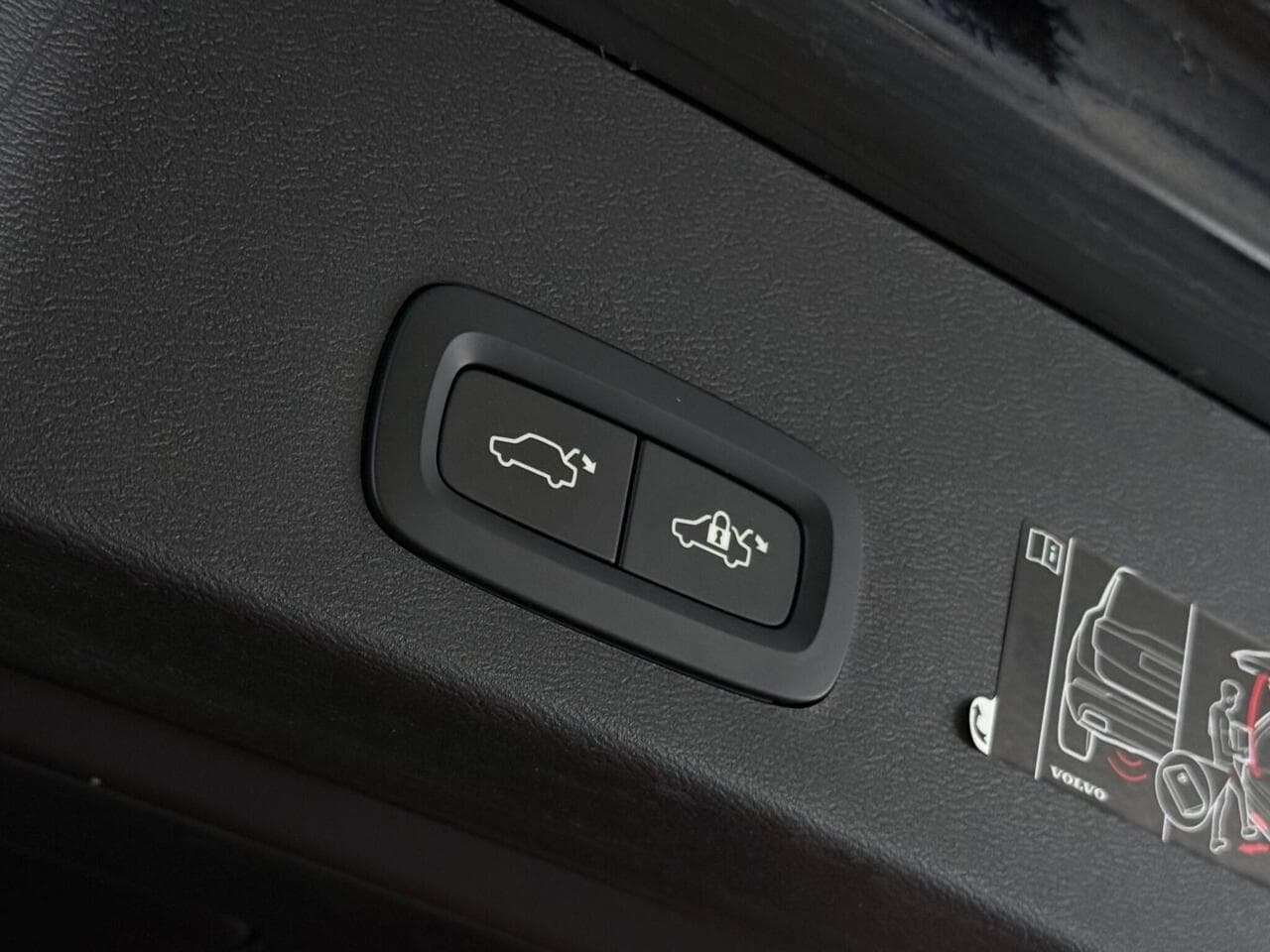 Volvo XC40 thumbnail Misc Controls