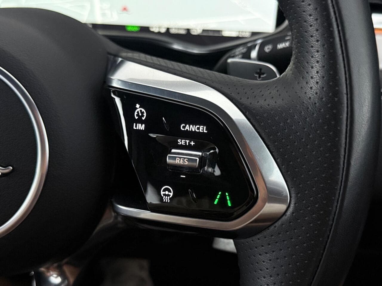 Jaguar F-PACE thumbnail Misc Controls