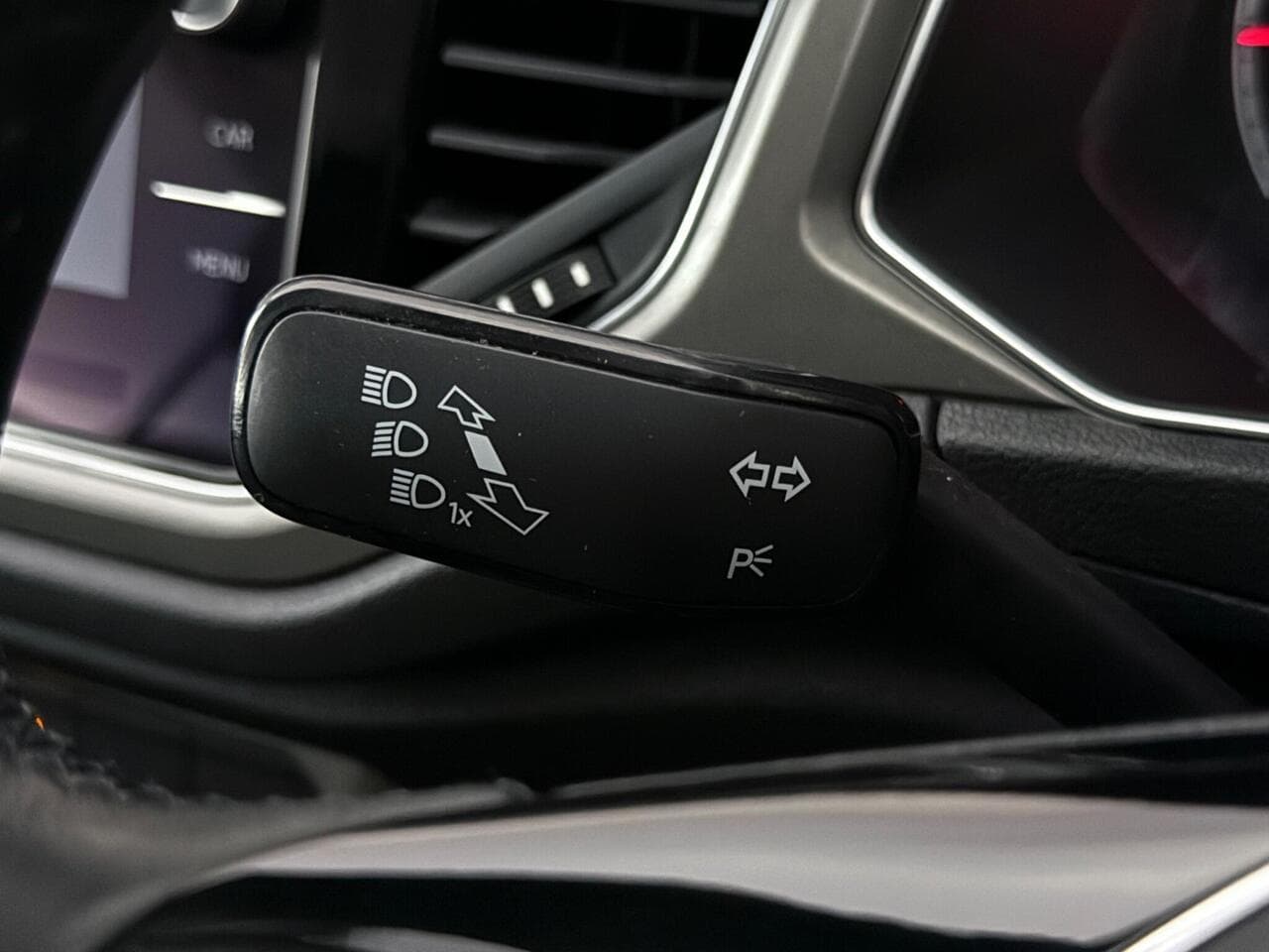Volkswagen T-Roc thumbnail Misc Controls