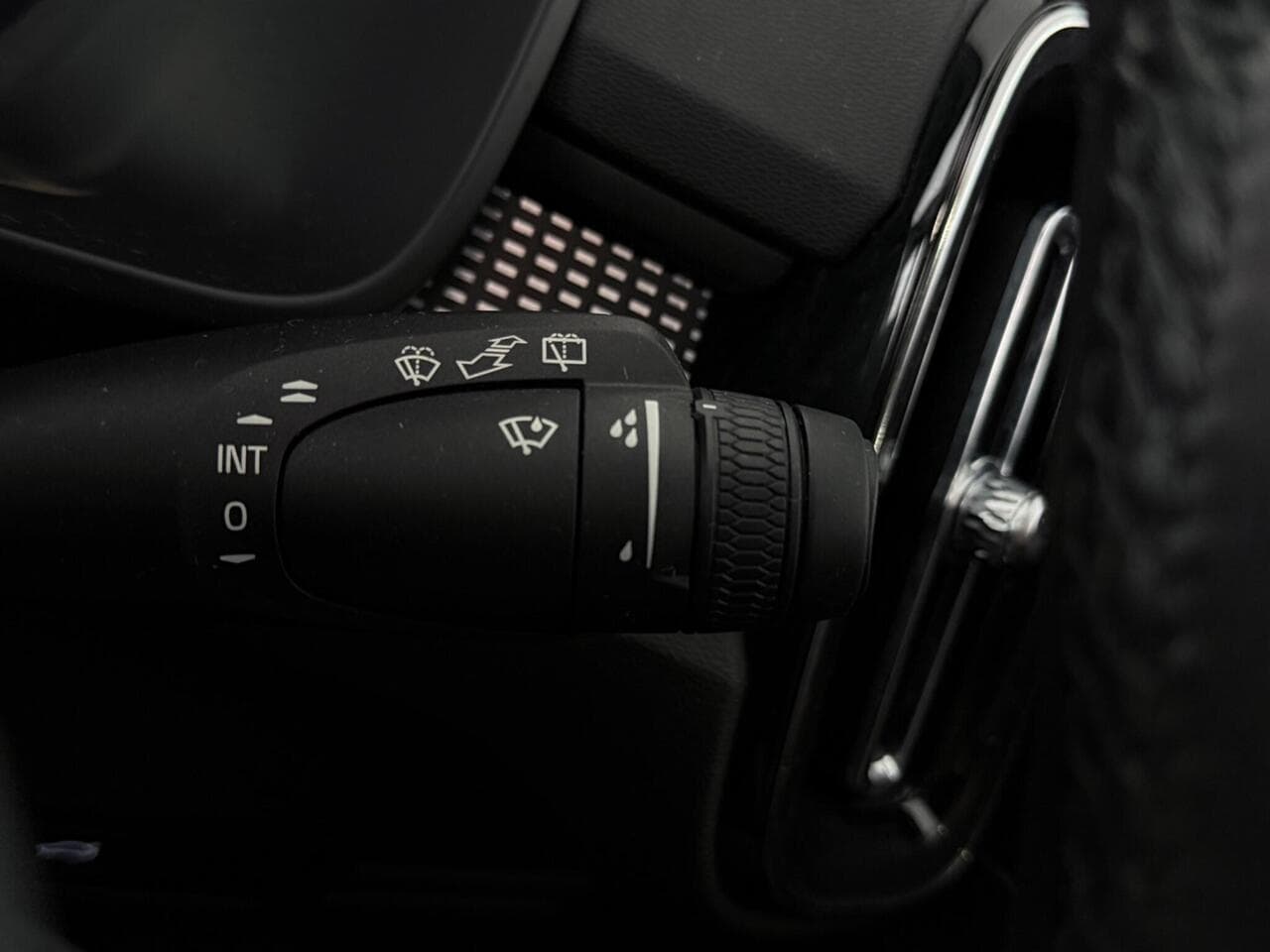 Volvo XC40 thumbnail Misc Controls