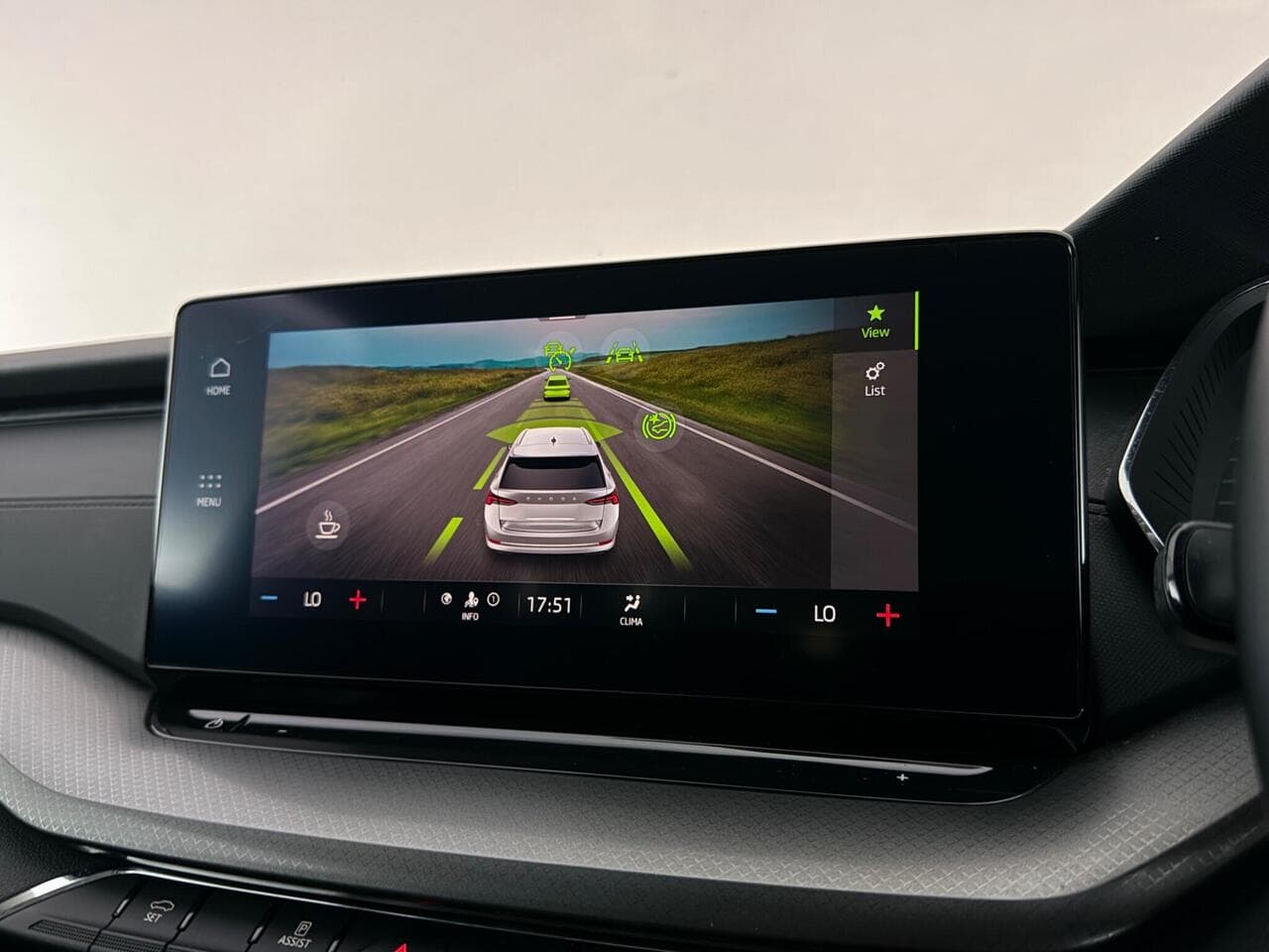 Skoda Octavia thumbnail Infotainment System