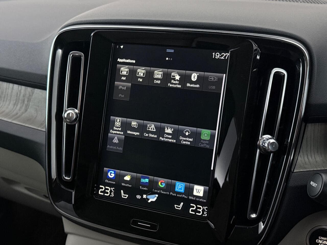 Volvo XC40 thumbnail Infotainment System