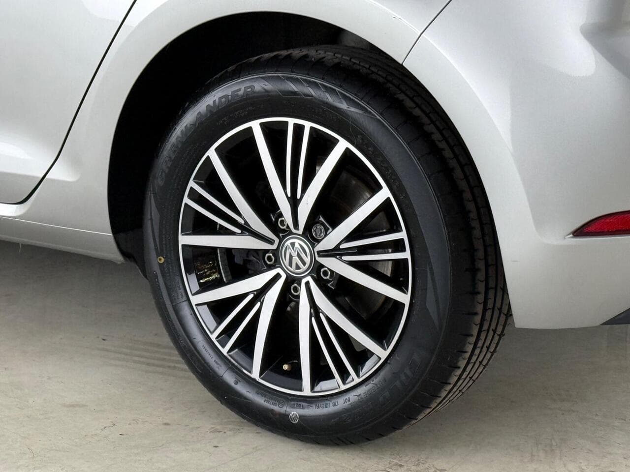 Volkswagen Golf thumbnail Wheel