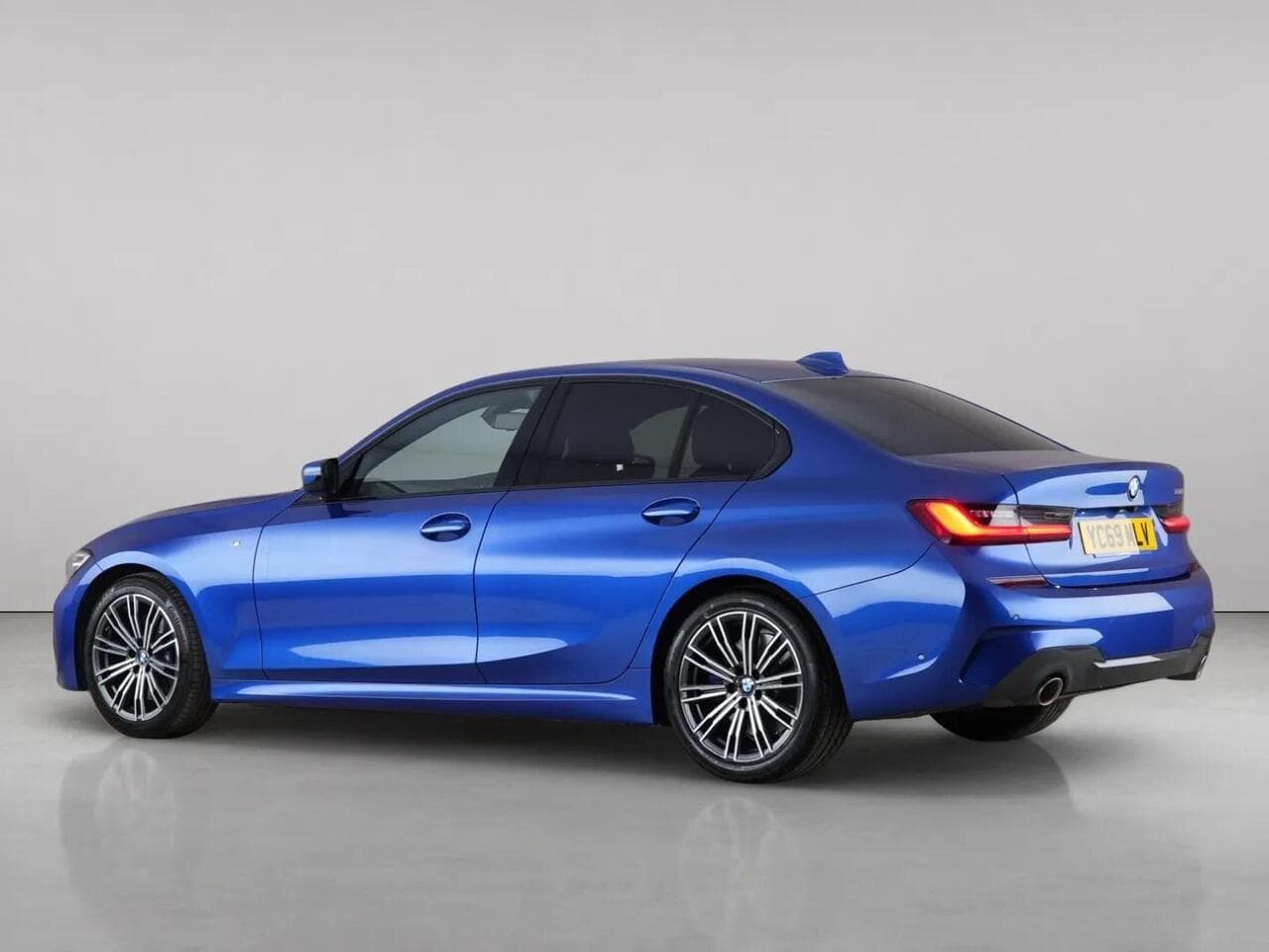 BMW 3 Series thumbnail Side Left