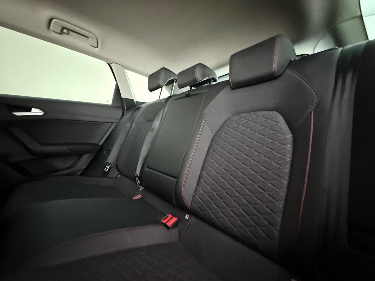 SEAT Leon thumbnail Seats Rear