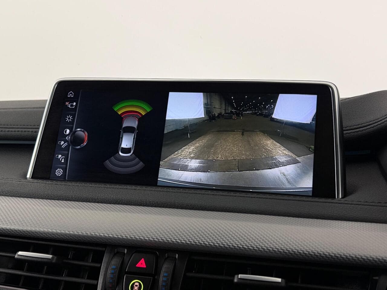 BMW X6 thumbnail Infotainment System