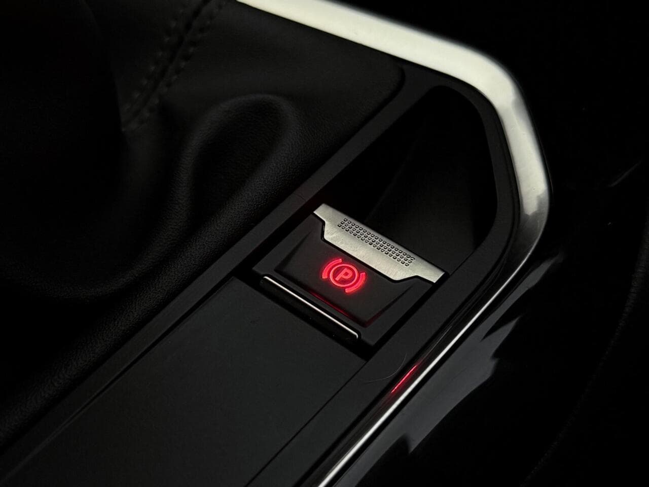 Peugeot 5008 thumbnail Misc Controls