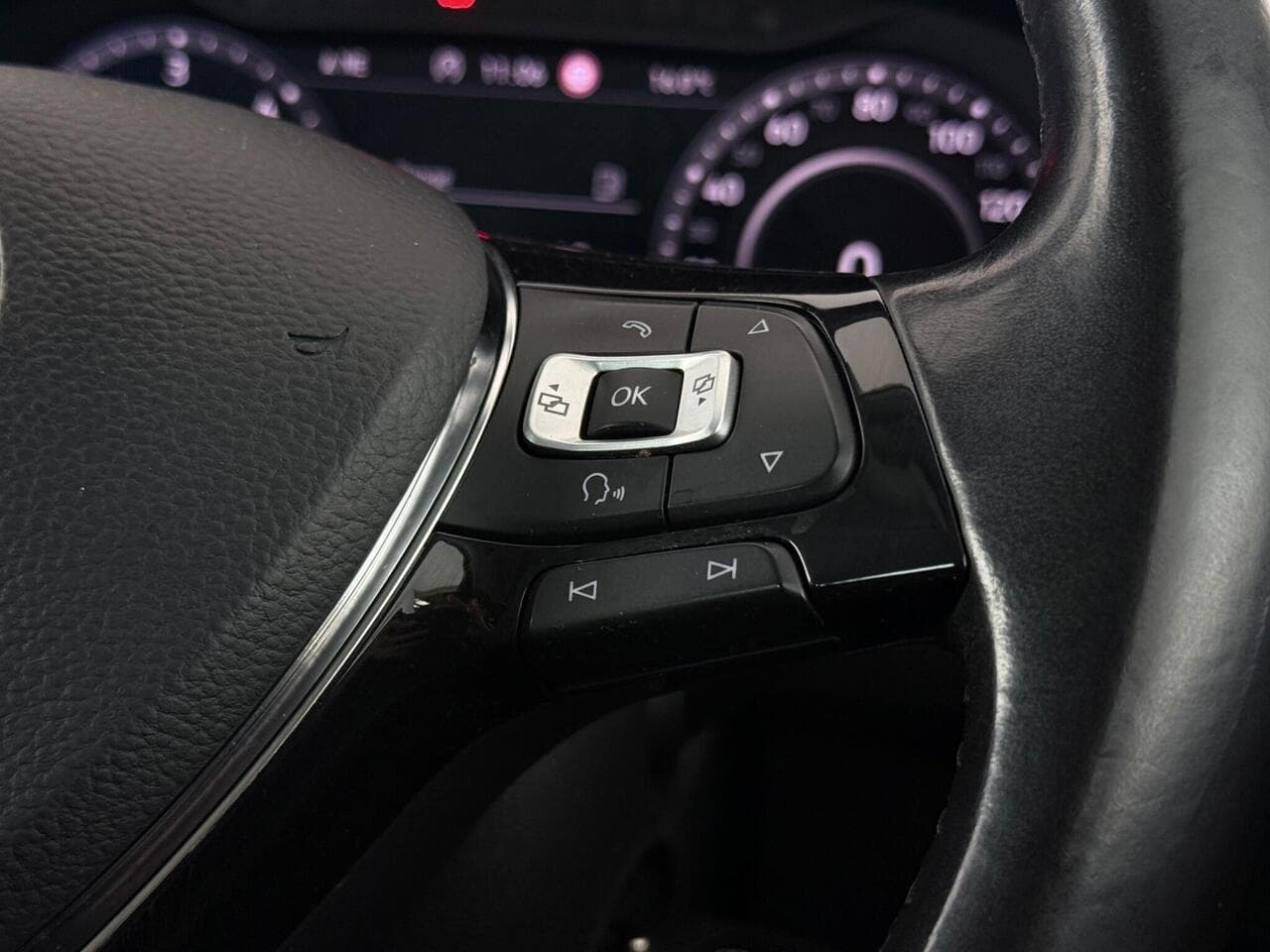 Volkswagen Tiguan thumbnail Misc Controls