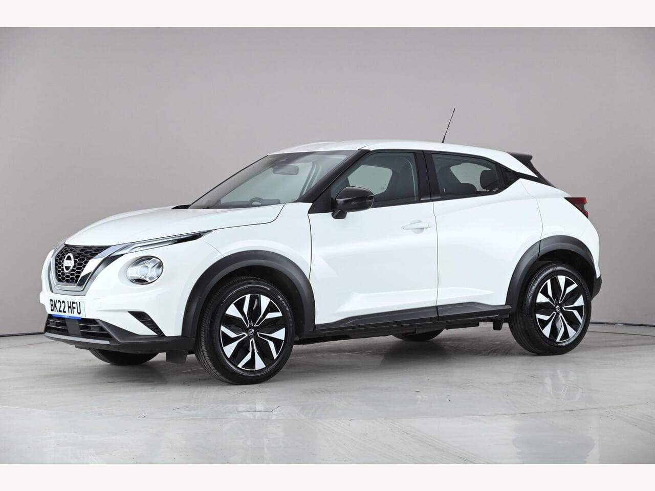 Nissan Juke thumbnail Front Left