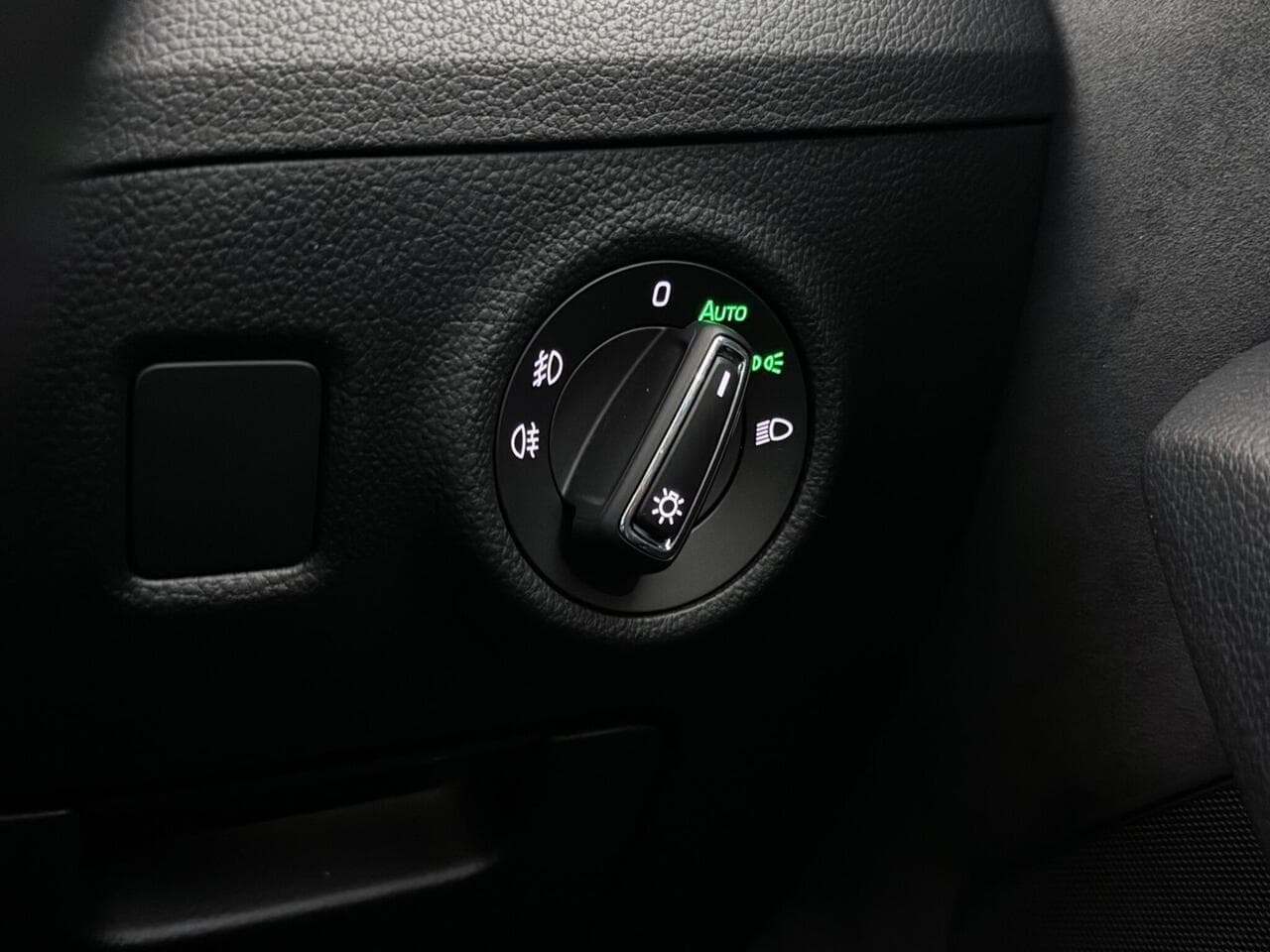 Skoda Superb thumbnail Misc Controls