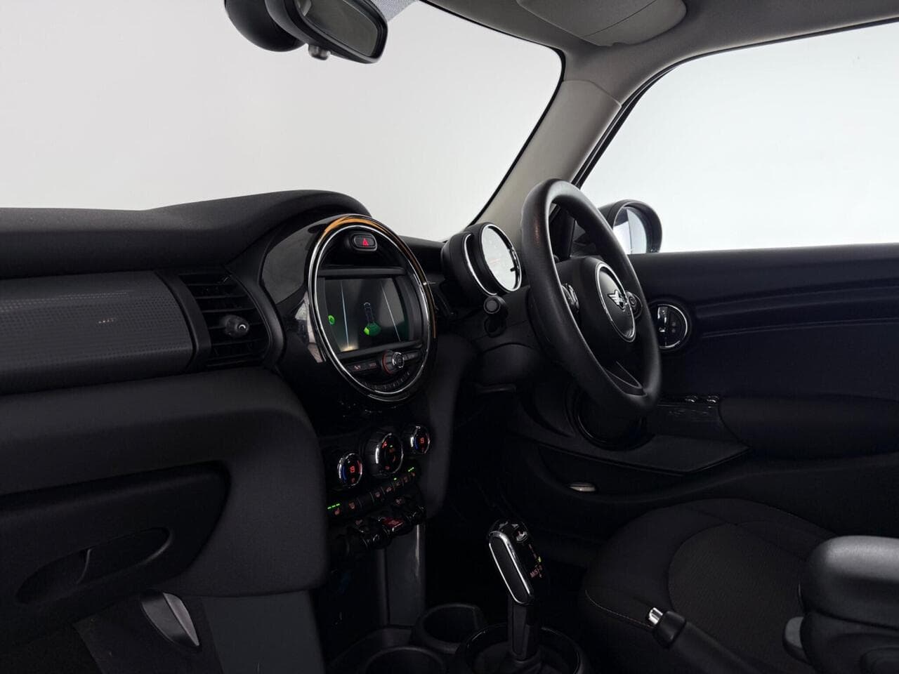MINI Hatch thumbnail Interior Front