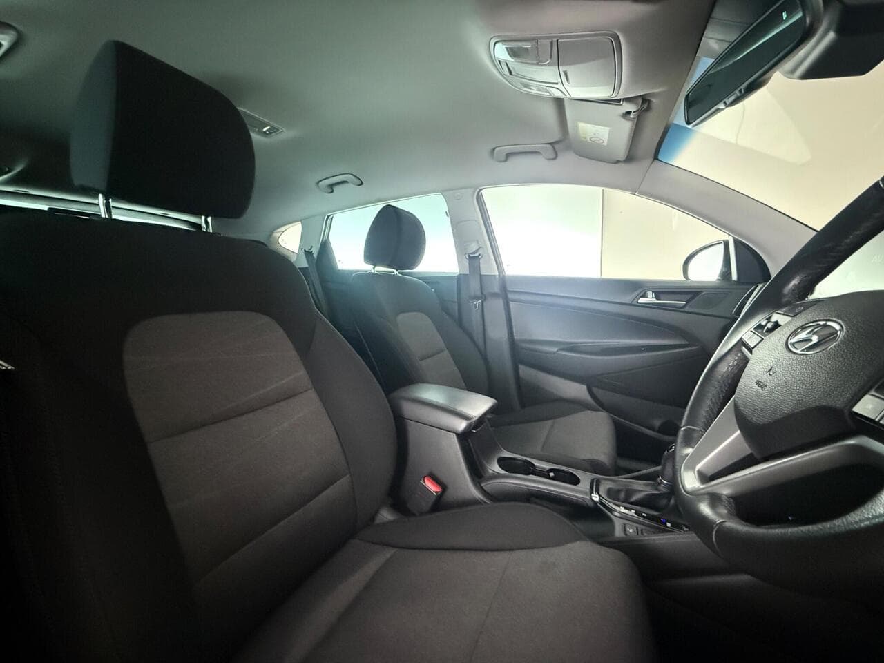 Hyundai TUCSON thumbnail Interior Front