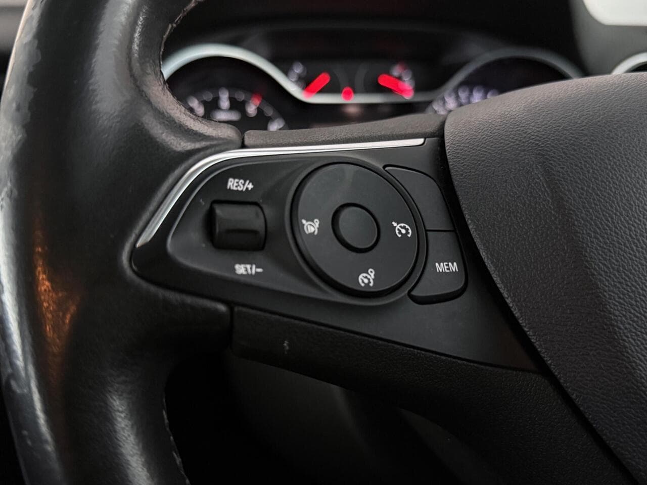 Vauxhall Grandland X thumbnail Misc Controls