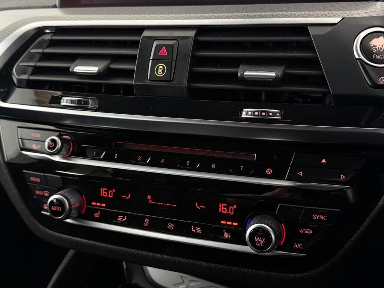 BMW X4 thumbnail Infotainment System