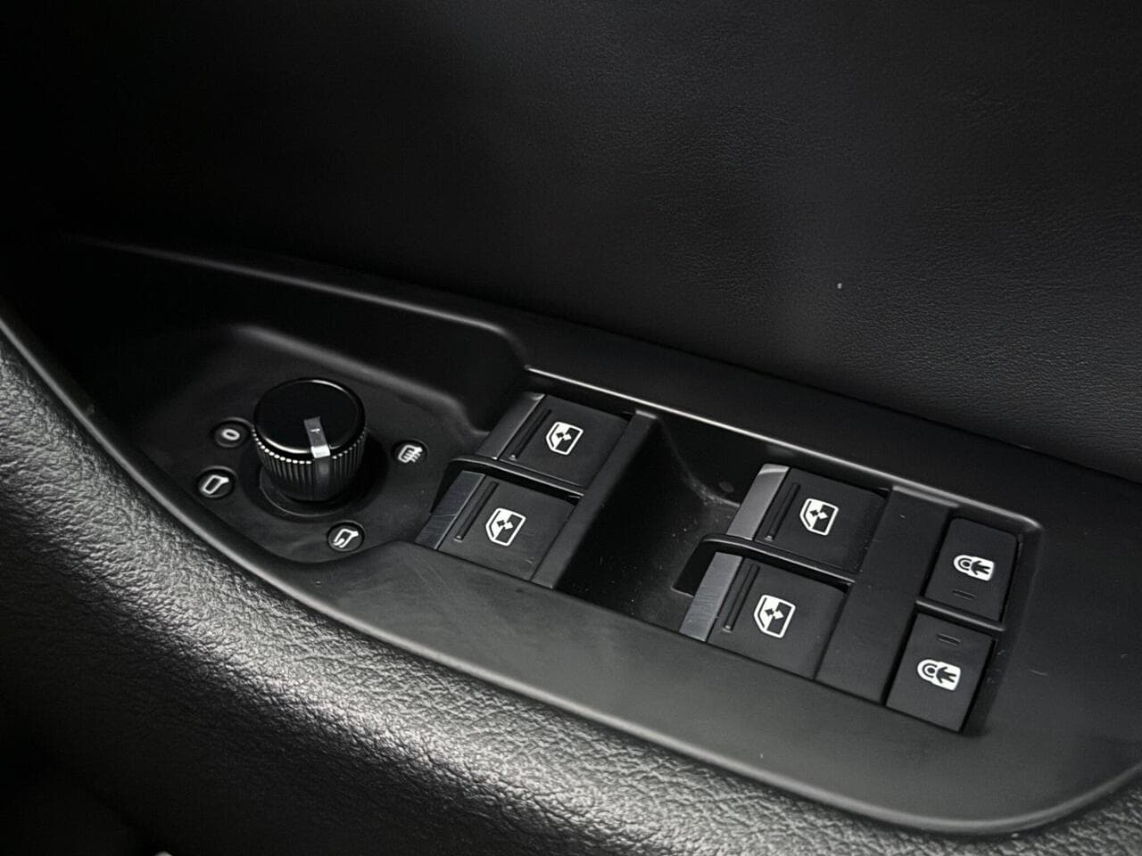 Audi A6 Saloon thumbnail Misc Controls