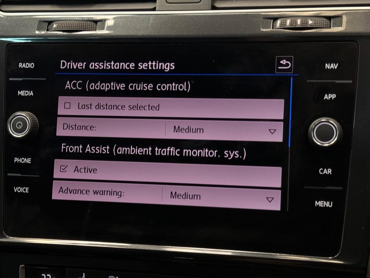 Volkswagen Golf thumbnail Infotainment System