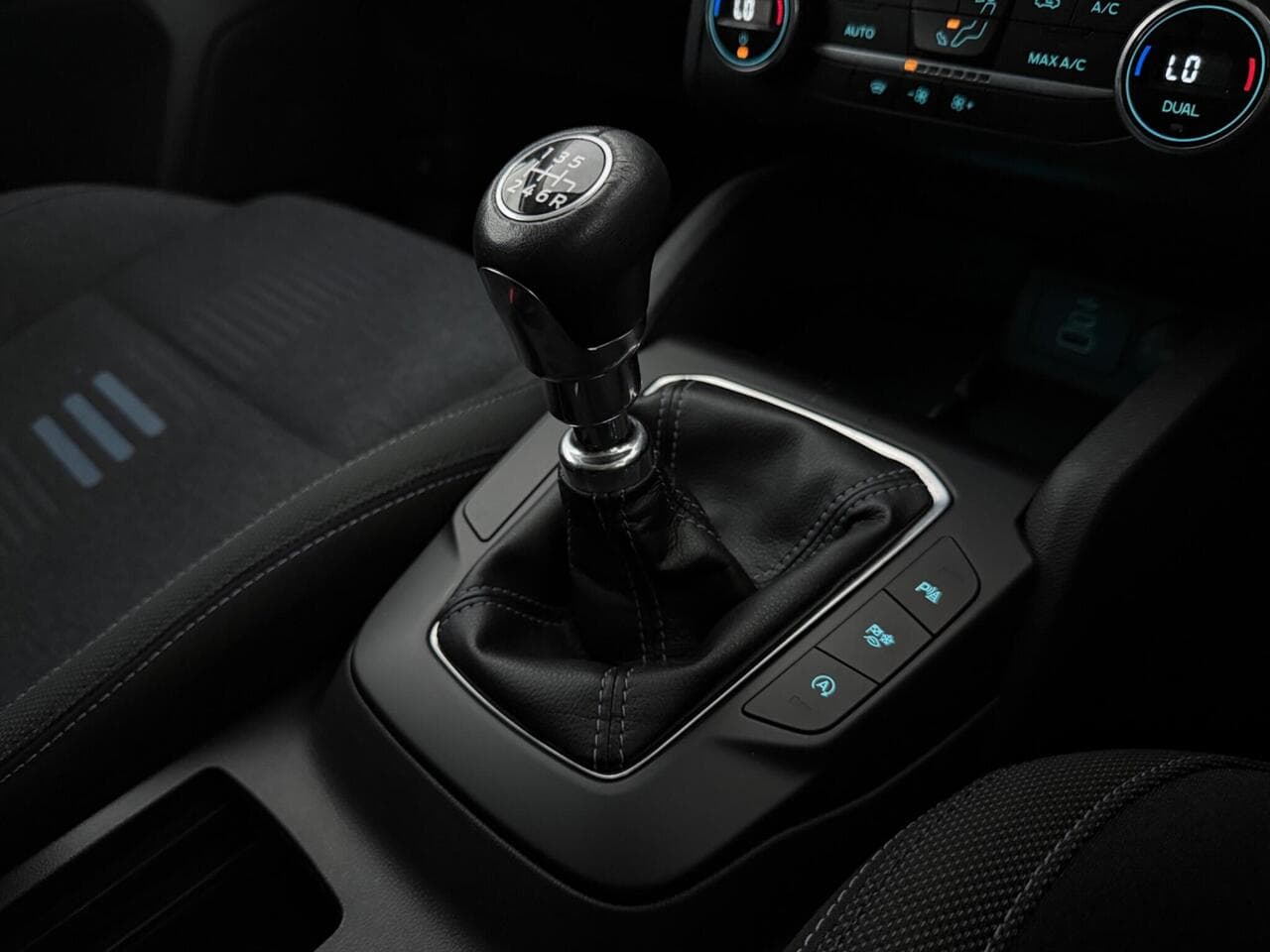 Ford Focus thumbnail Interior Front