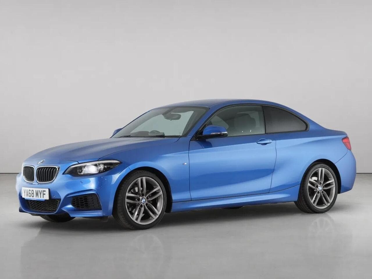 BMW 2 Series thumbnail Front Left