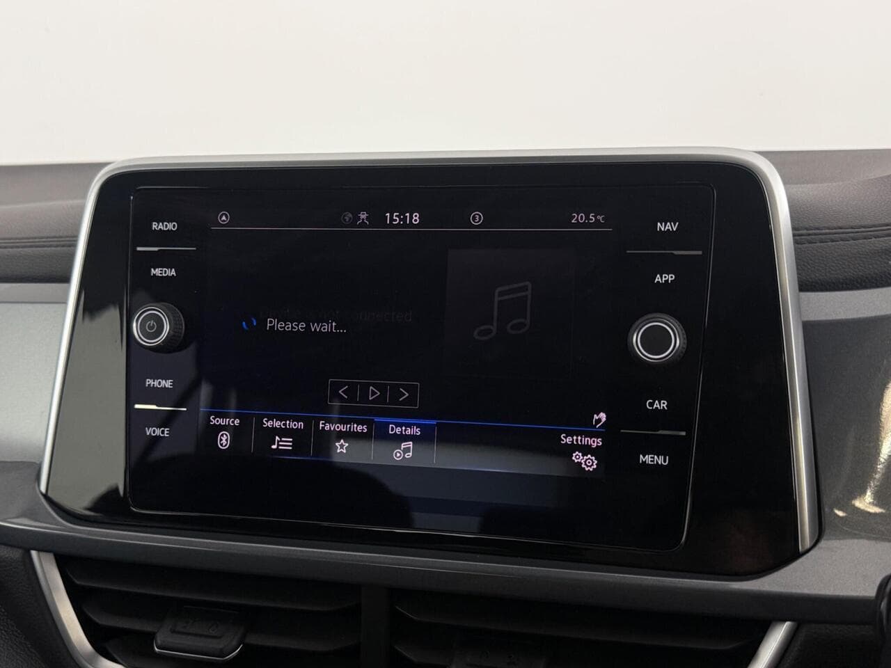 Volkswagen T-Roc thumbnail Infotainment System