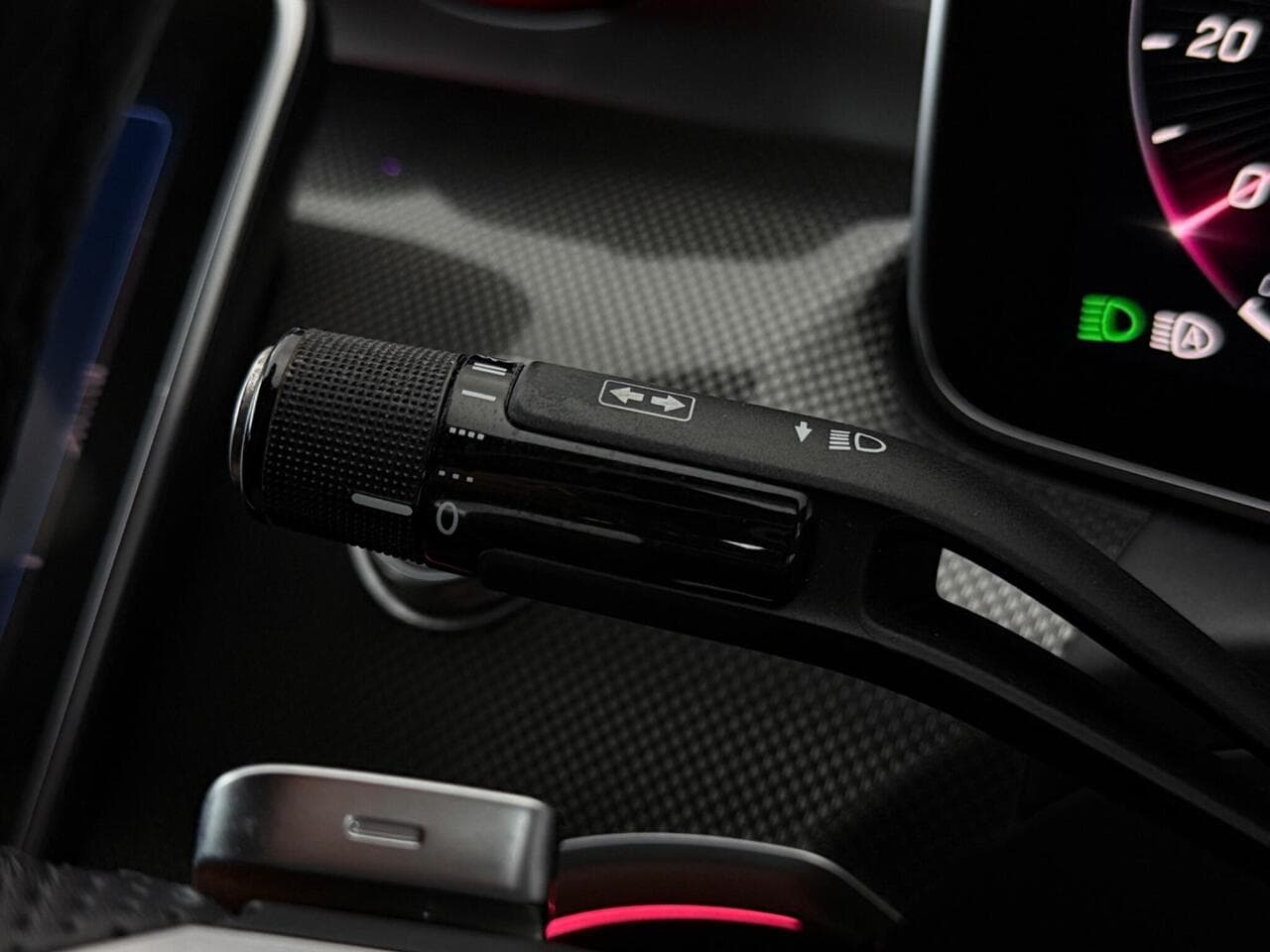 Mercedes-Benz C Class thumbnail Misc Controls