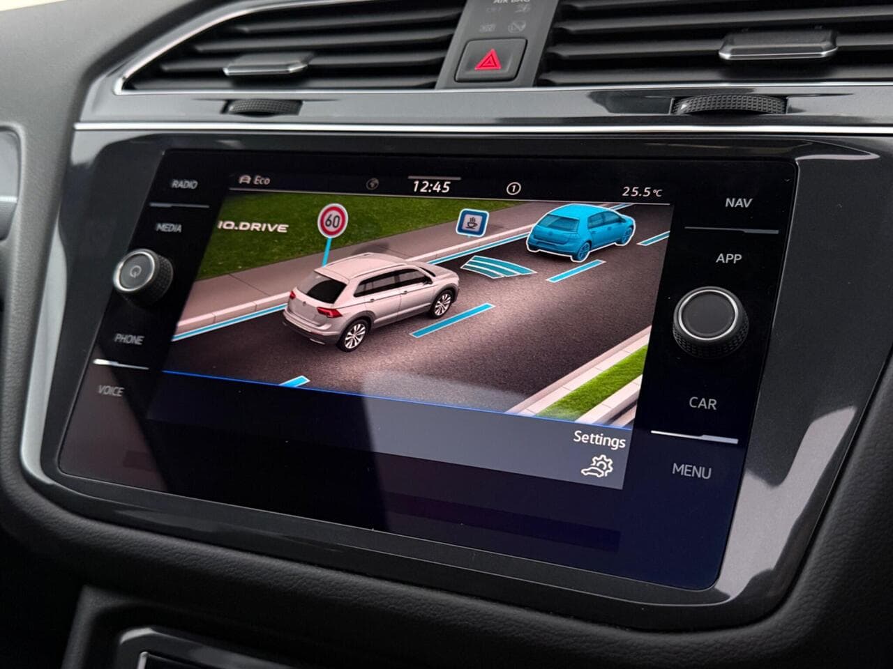 Volkswagen Tiguan Allspace thumbnail Infotainment System