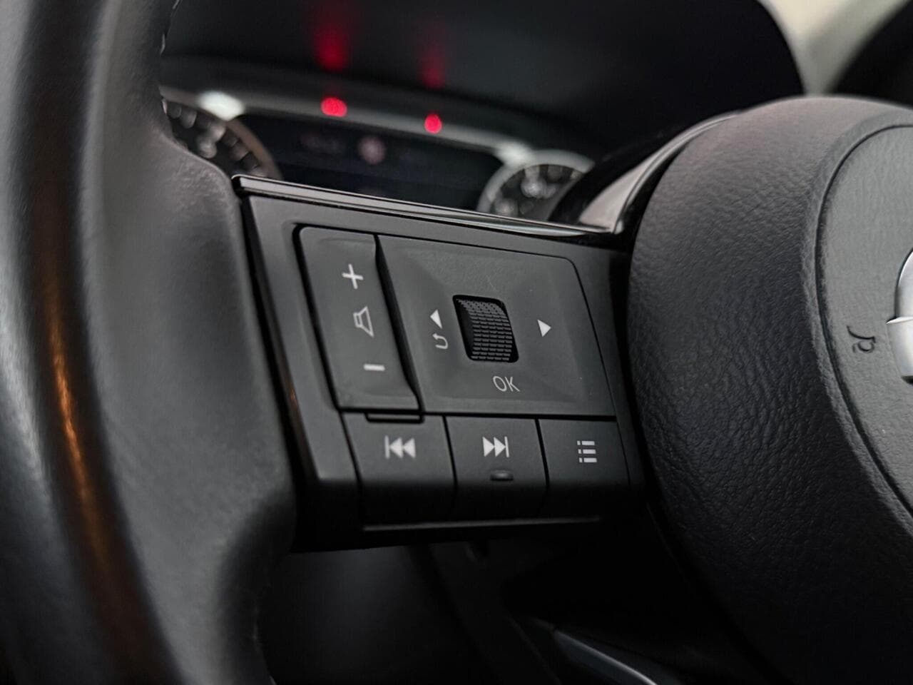 Nissan Qashqai thumbnail Misc Controls