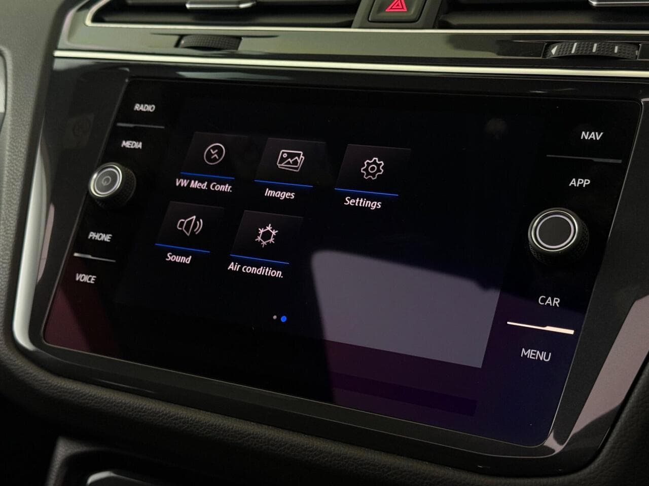 Volkswagen Tiguan thumbnail Infotainment System