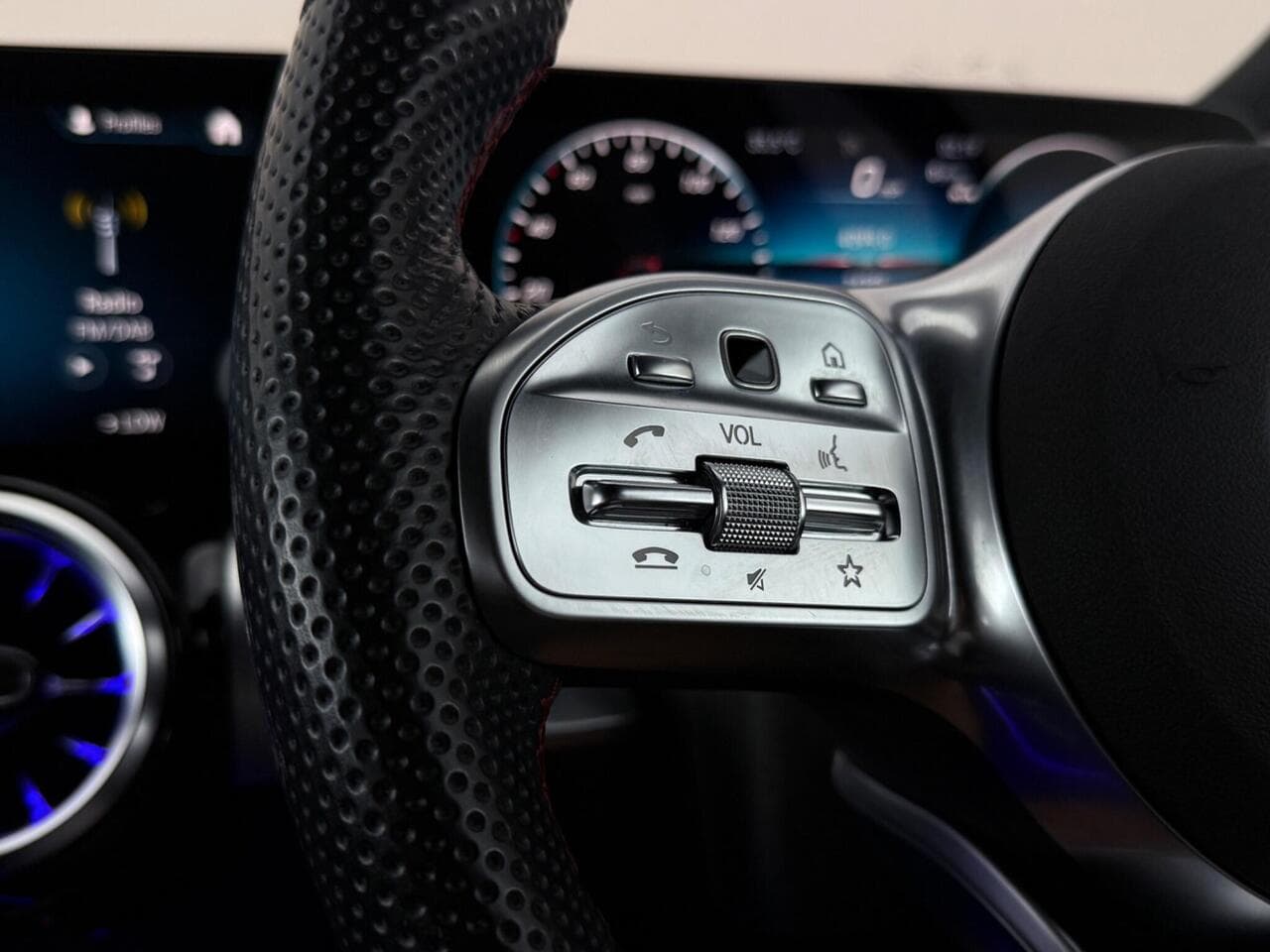 Mercedes-Benz GLB thumbnail Misc Controls