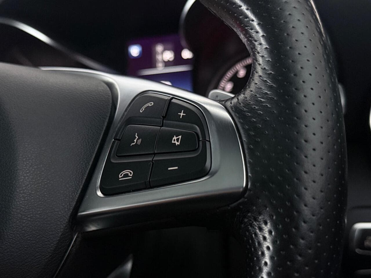 Mercedes-Benz GLC thumbnail Misc Controls