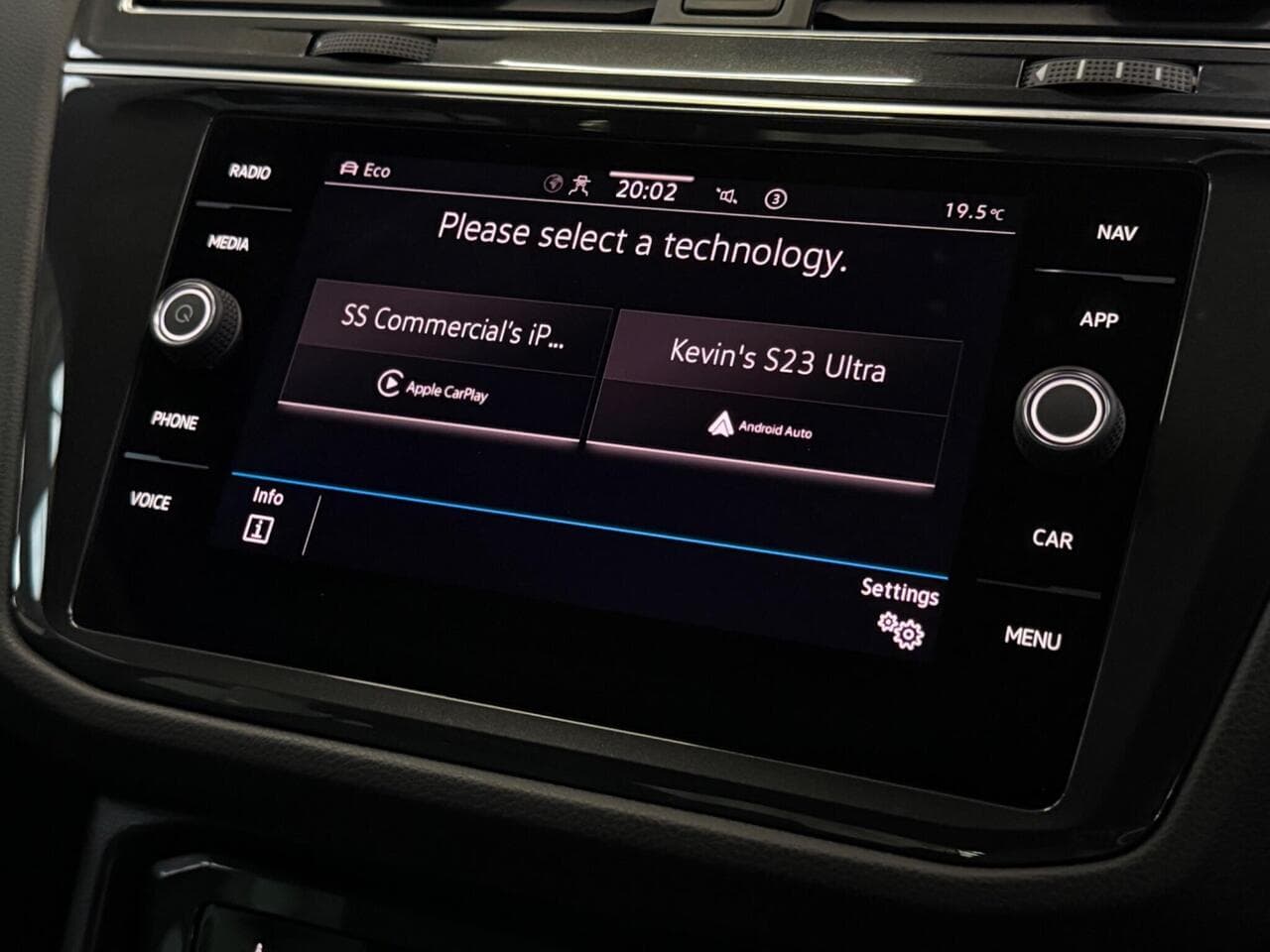 Volkswagen Tiguan thumbnail Infotainment System