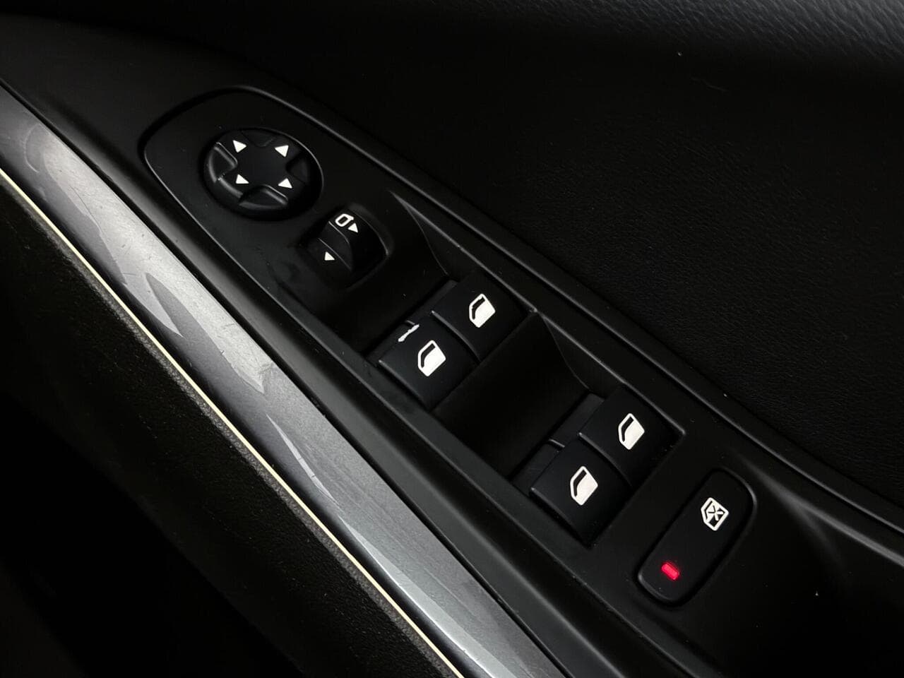 Vauxhall Grandland X thumbnail Misc Controls