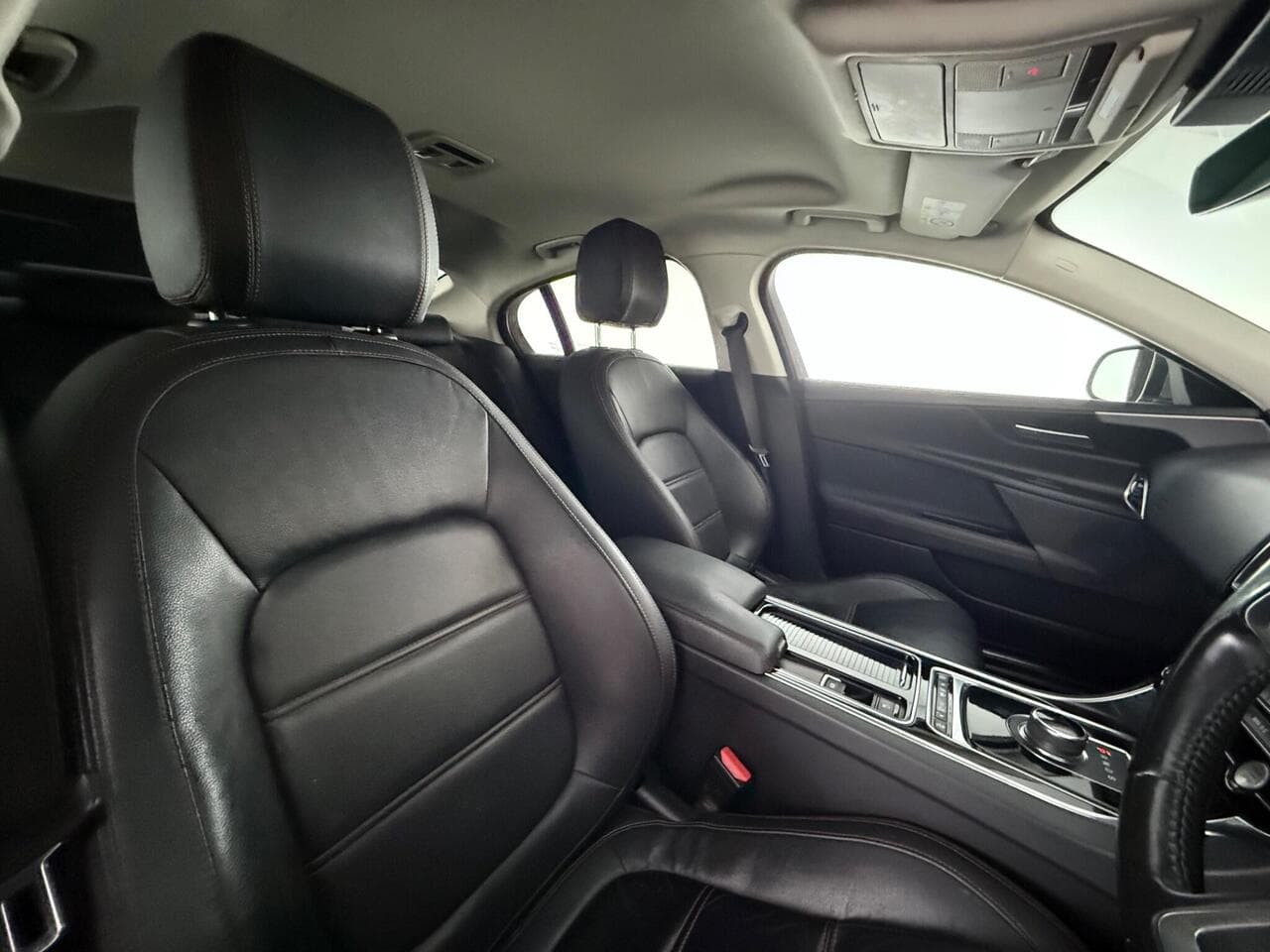 Jaguar XE thumbnail Seat Driver