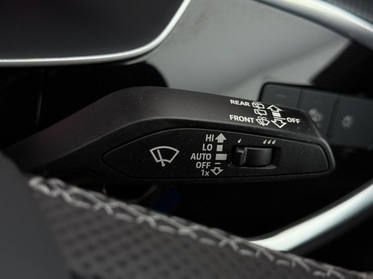 Audi Q3 thumbnail Misc Controls