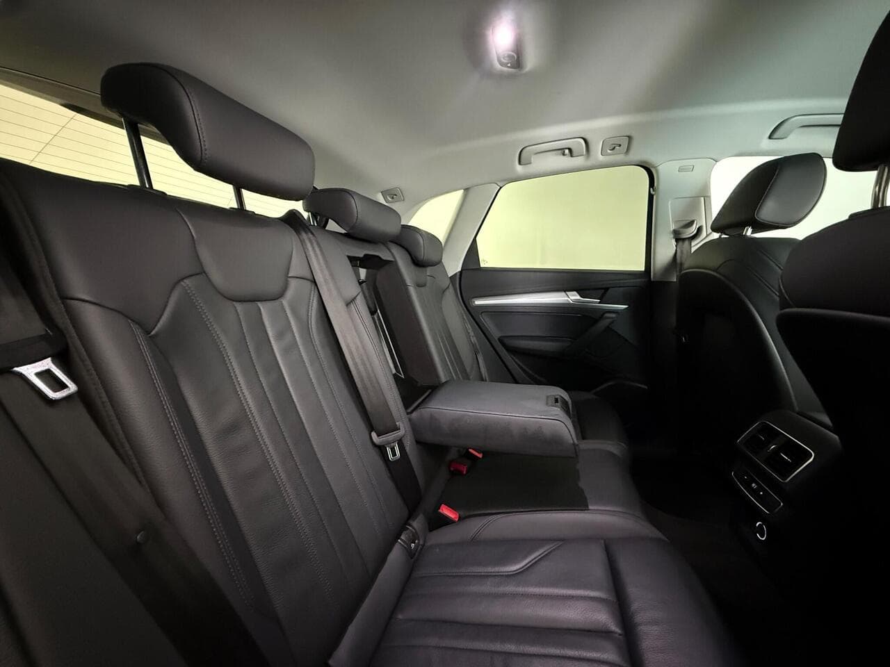 Audi Q5 thumbnail Seats Rear